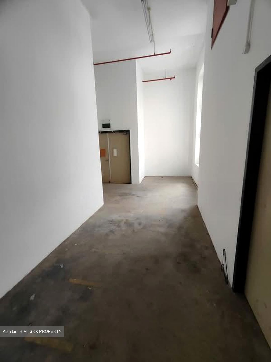 Gul Way (D22), Warehouse #532140661